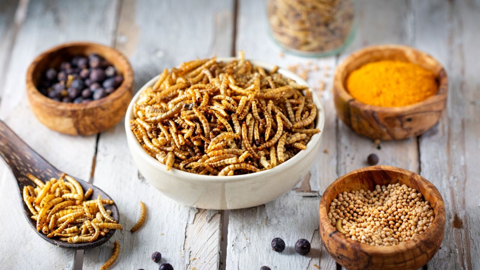 Superfoods na talerzu: Odkrywamy korzyści zdrowotne mączników, świerszczy i szarańczy