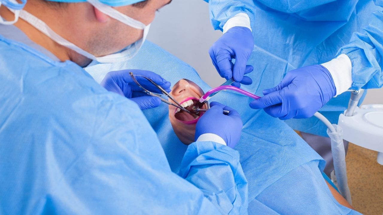 5 powodów, dla których warto skorzystać z chirurgii stomatologicznej
