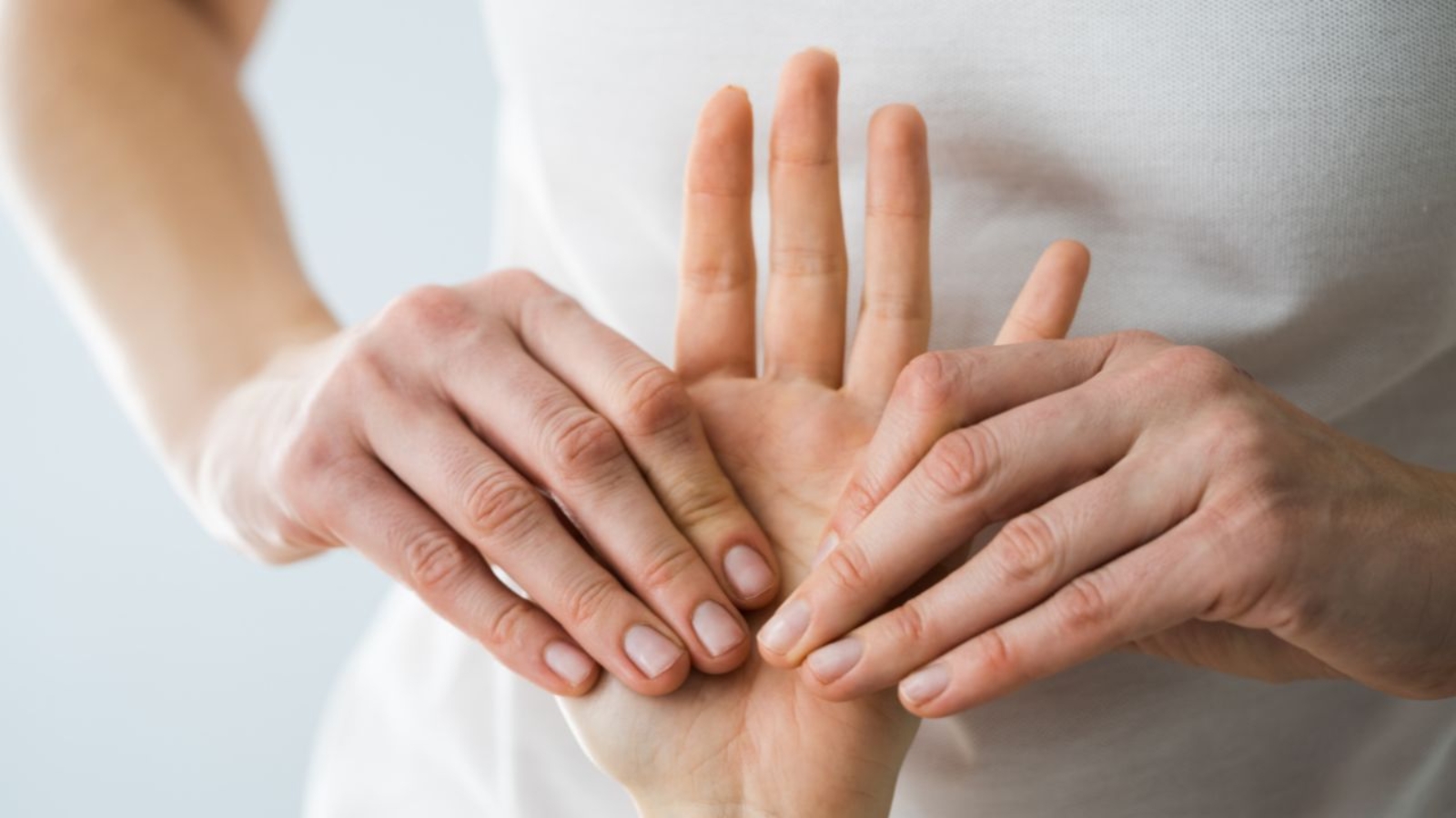 Jak refleksologia dłoni może poprawić Twoje samopoczucie i zdrowie?