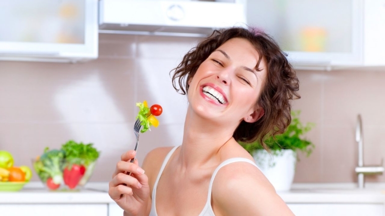 Wpływ diety na zdrowie jamy ustnej: produkty sprzyjające i szkodliwe dla zębów