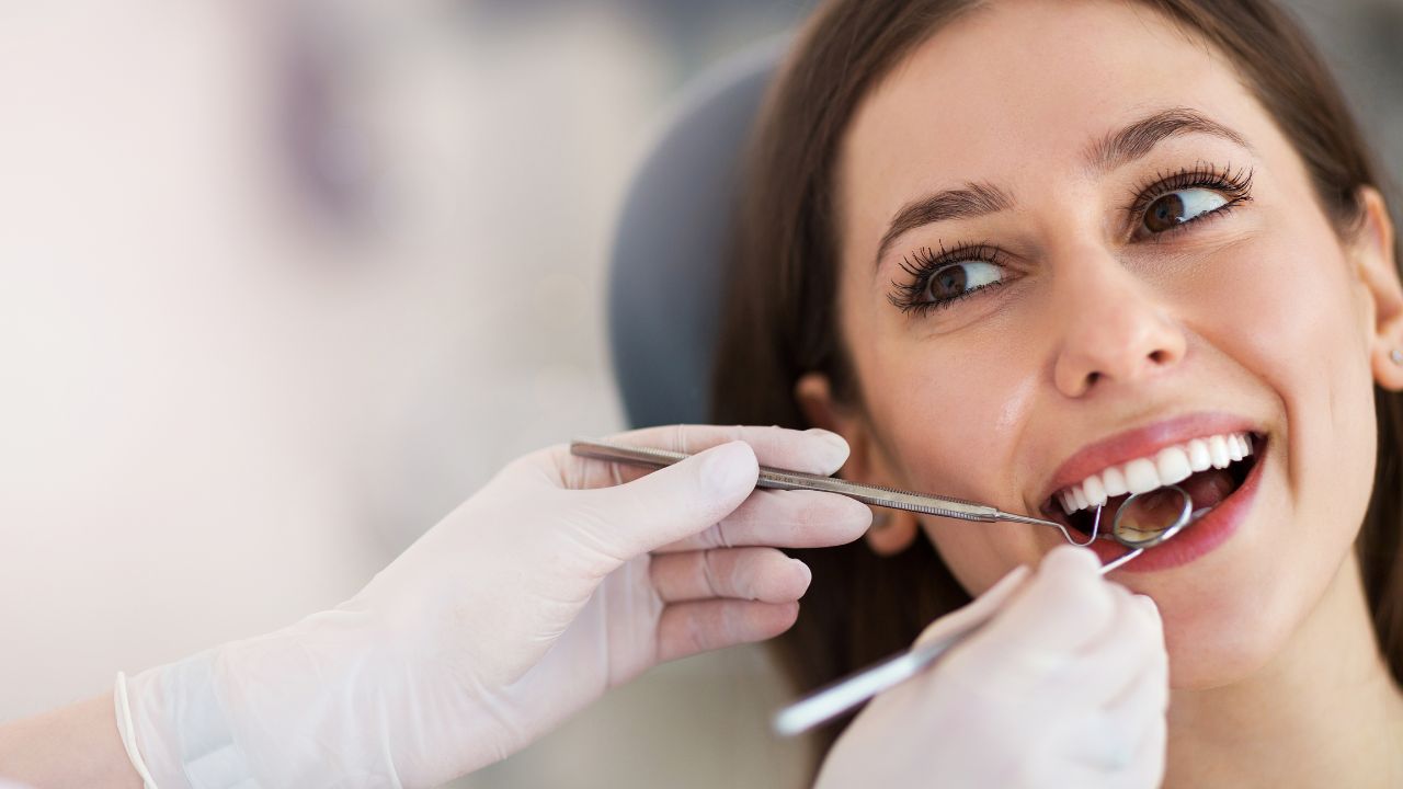 Jak często należy odwiedzać dentystę? Znaczenie regularnych wizyt kontrolnych