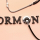 Rola hormonów w zdrowiu reprodukcyjnym – kiedy warto zbadać poziom hormonów?