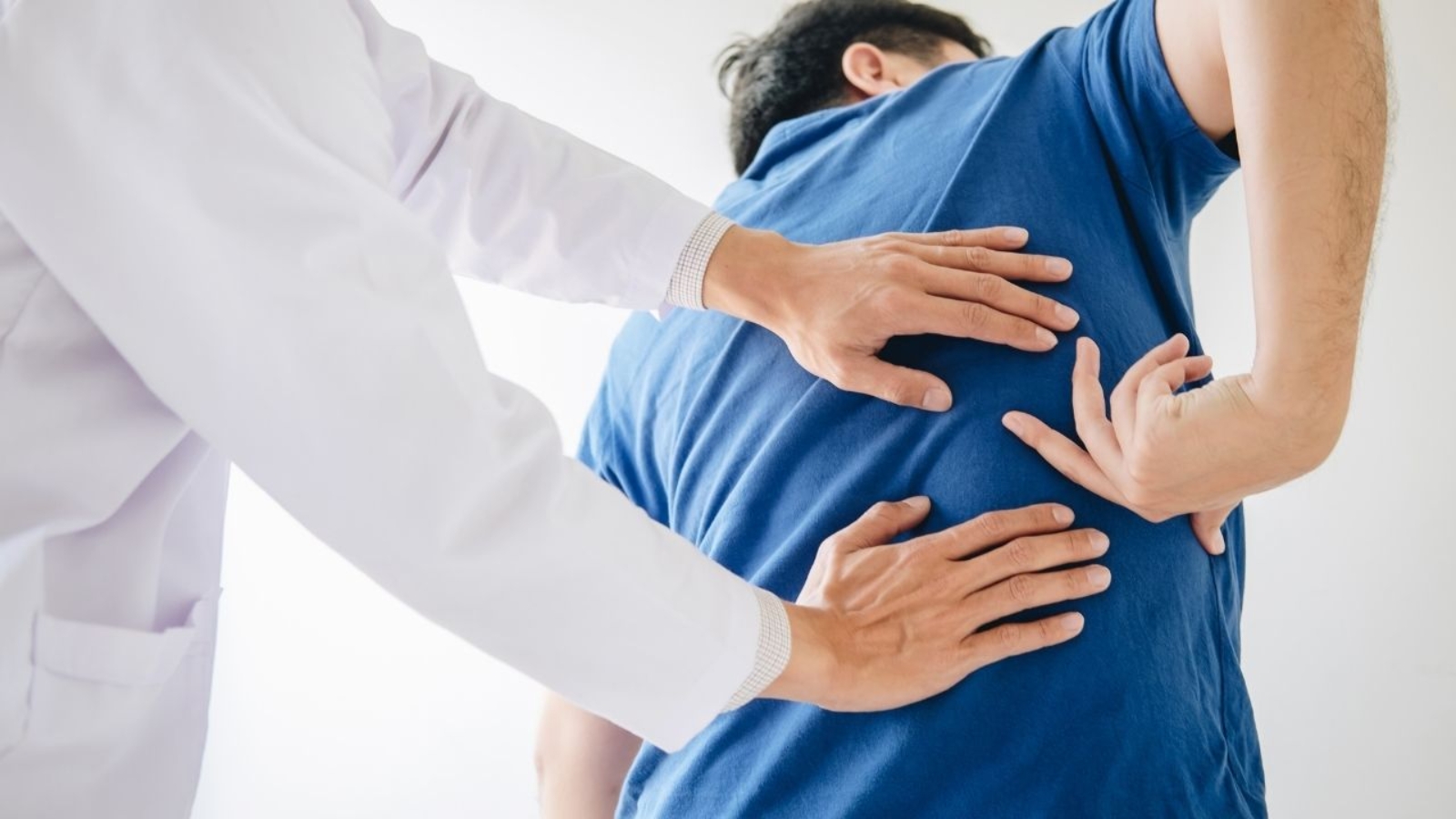 Nowoczesne metody leczenia bólów kręgosłupa: uzasadnienie skierowania do neurochirurga