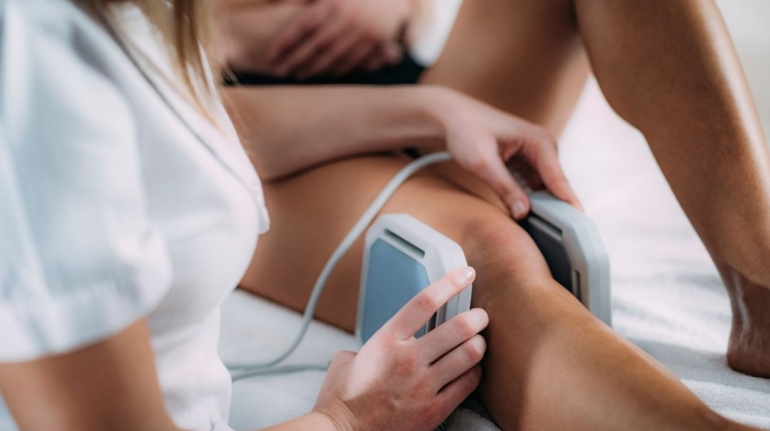 Laser, magnetoterapia, światłolecznictwo: skuteczne metody leczenia - jak działają i w jakich schorzeniach pomagają