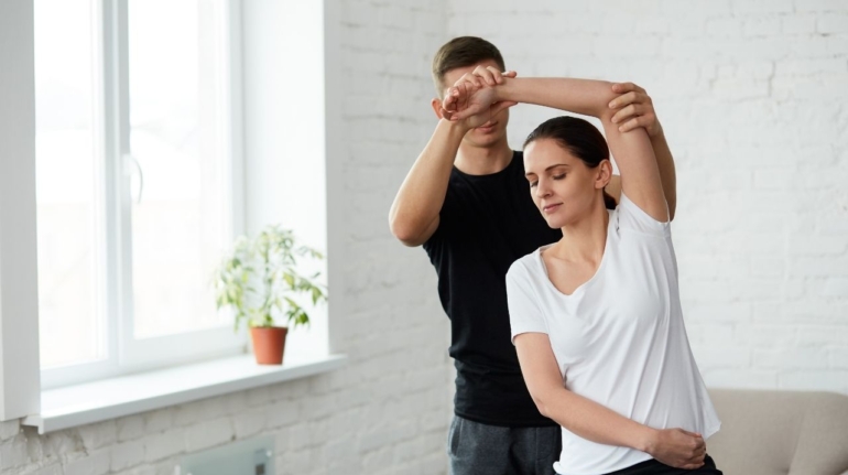 Rola terapeuty w procesie rehabilitacji po udarze i skuteczne metody terapii afazji u dorosłych