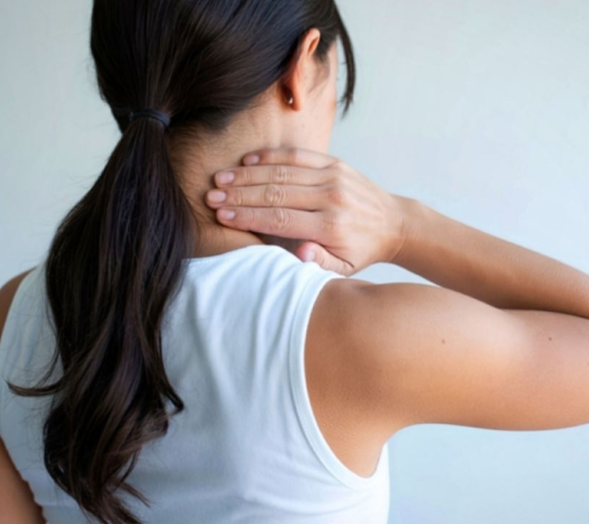 Przyczyny bólu szyi i karku – jak sobie z nimi radzić