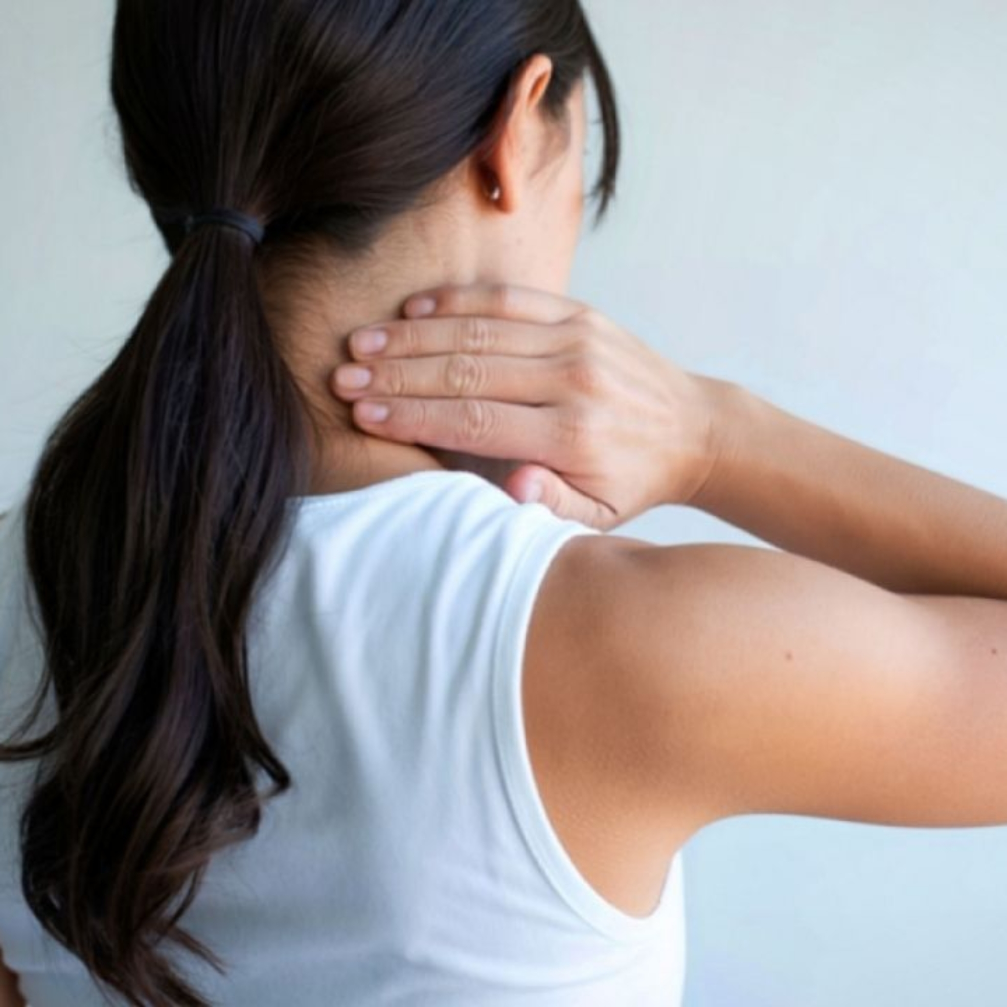 Przyczyny bólu szyi i karku – jak sobie z nimi radzić