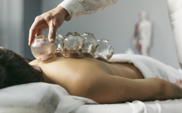 Terapia bańkami chińskimi: jak poprawić zdrowie i samopoczucie naturalnie